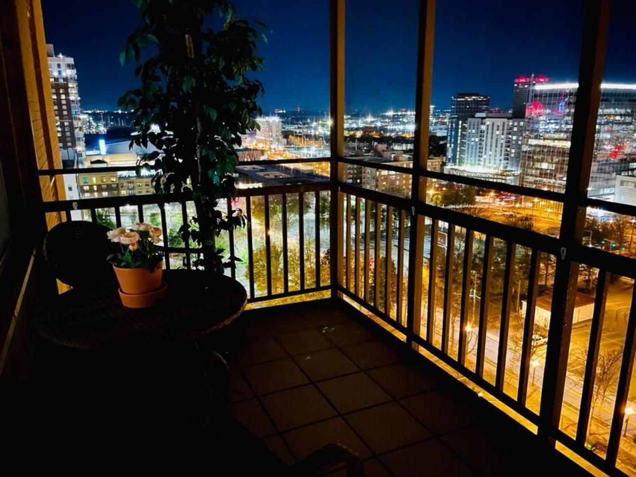 Stayatl High Rise Condo Downtown Atl With Views Атланта Экстерьер фото